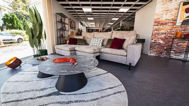 Optez pour nos meubles design pour créer un salon accueillant.